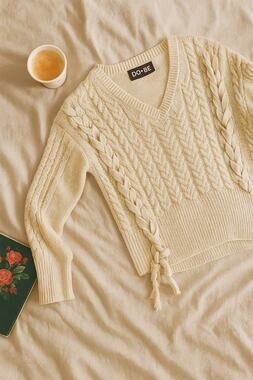 Chunky Cream Cable Knit Lace-Up Sweater – Small - Soft Grunge Cabincore Staple